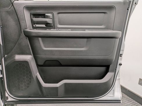 Used 2024 RAM 2500 Tradesman w/ Chrome Appearance Group image 27