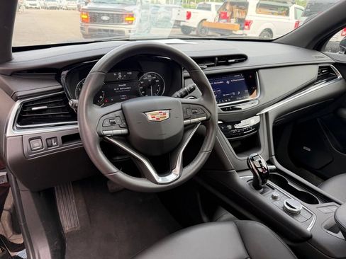 Used 2024 Cadillac XT6 Luxury FWD image 12