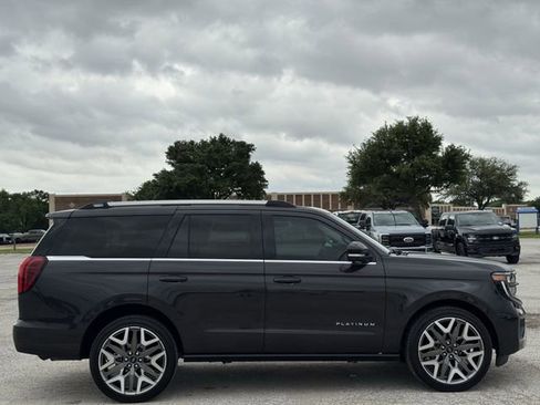 Certified 2025 Ford Expedition Platinum w/ Platinum Ultimate Package image 3