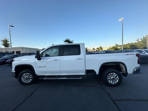 Used 2025 Chevrolet Silverado 2500 LT w/ Convenience Package AWD/4WD image 9