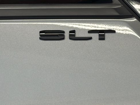 Used 2023 GMC Terrain SLT w/ Tech Package FWD image 10