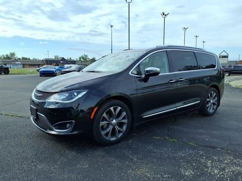 Used 2019 Chrysler Pacifica Limited FWD image 3
