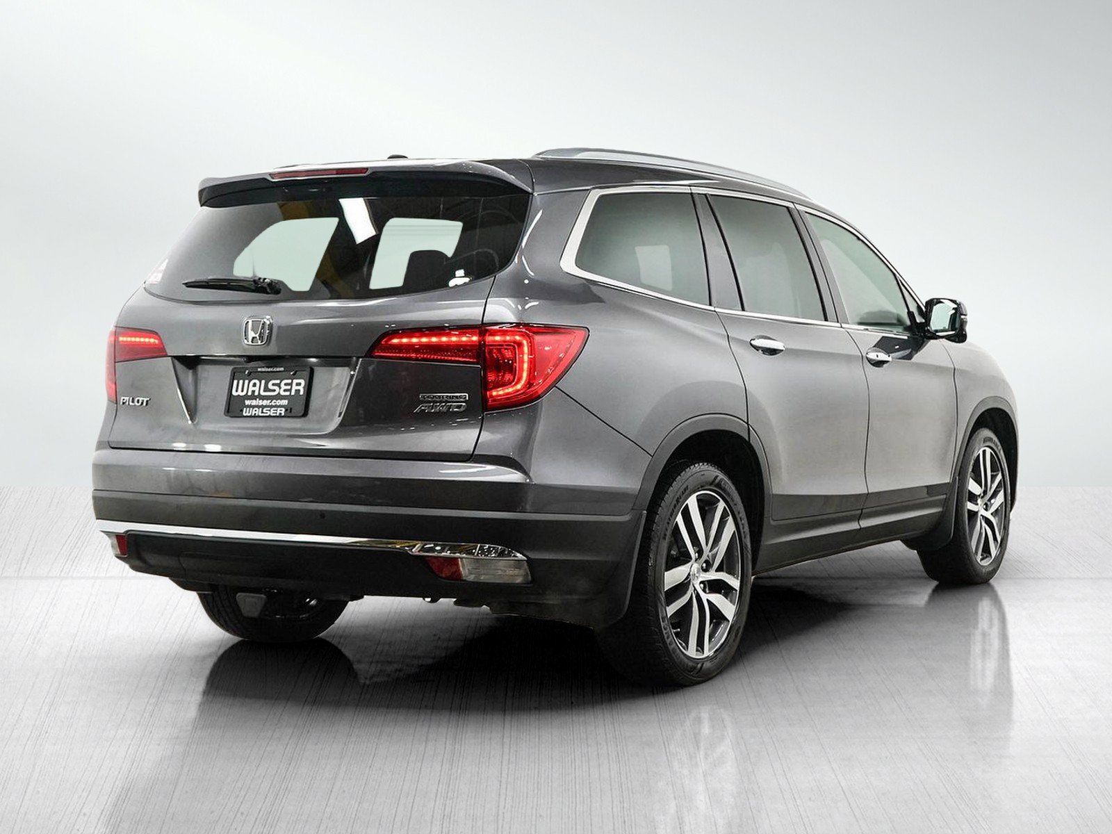 Used 2017 Honda Pilot Touring image 5