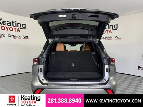 Certified 2025 Toyota Highlander Platinum AWD/4WD image 19