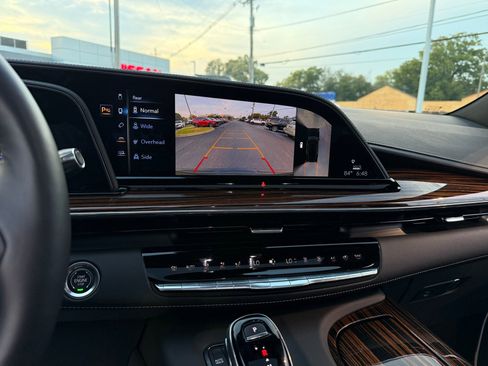 Used 2024 Cadillac Escalade ESV Premium Luxury image 53