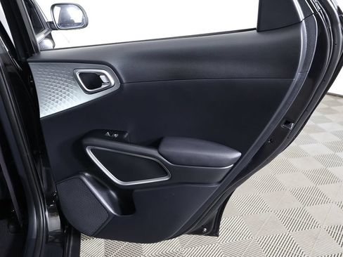 Used 2025 Kia Soul LX w/ LX Technology Package FWD image 24