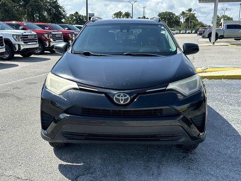 Used 2018 Toyota RAV4 LE FWD image 2