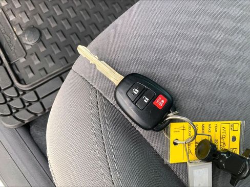 Used 2022 Toyota Tacoma SR w/ SX Package image 15