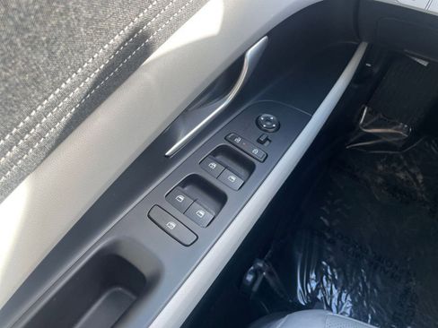 Used 2025 Hyundai Elantra Limited image 18