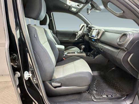 Used 2022 Toyota Tacoma TRD Off-Road AWD/4WD image 29