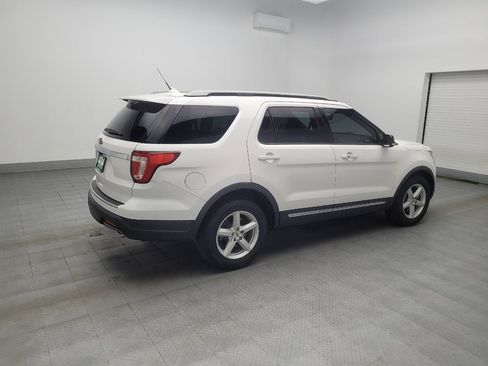 Used 2018 Ford Explorer XLT w/ Equipment Group 202A image 10