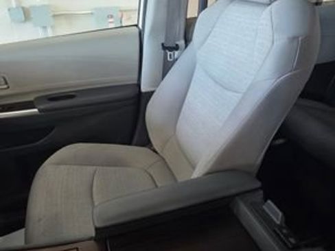 Used 2024 Toyota Sienna LE image 23