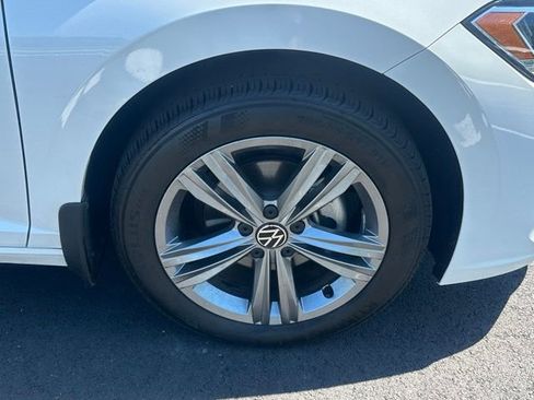 Used 2024 Volkswagen Jetta SE FWD image 13