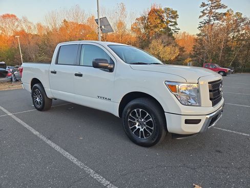 Used 2024 Nissan Titan SV w/ Accessory Utility Package image 8