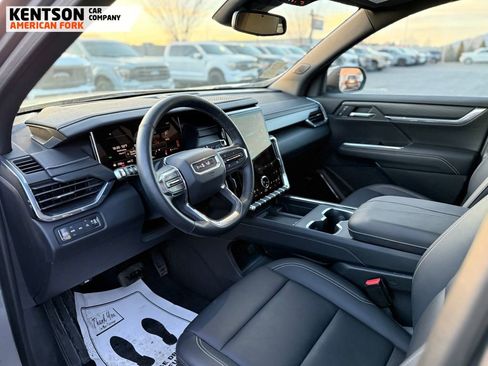Used 2025 GMC Acadia Elevation w/ Elevation Premium Package image 3