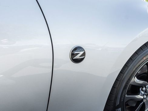 Used 2017 Nissan 370Z Coupe RWD image 4