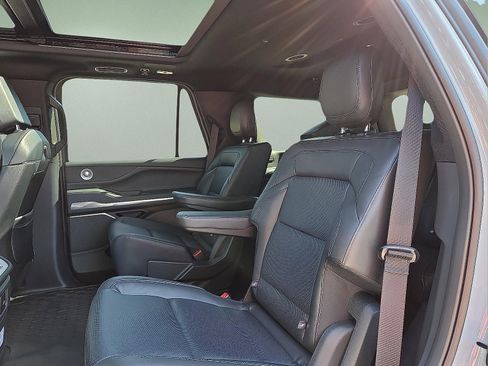 New 2025 Lincoln Navigator Reserve w/ Jet Appearance Package image 10
