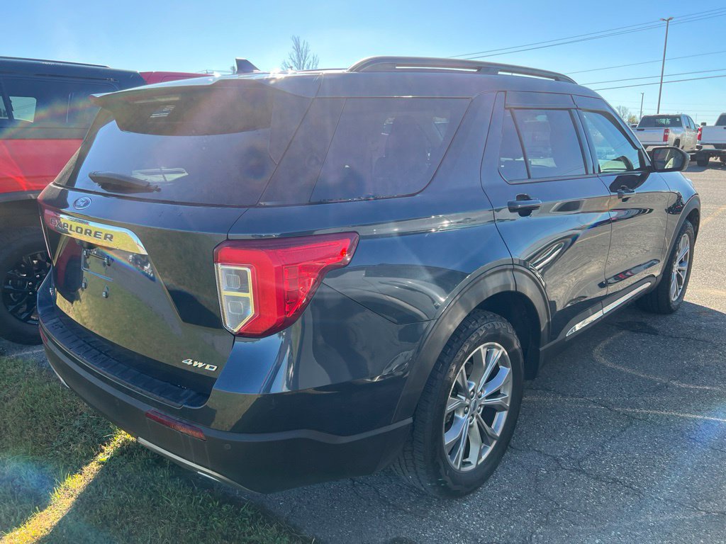 Used 2022 Ford Explorer XLT w/ Equipment Group 202A AWD/4WD image 3