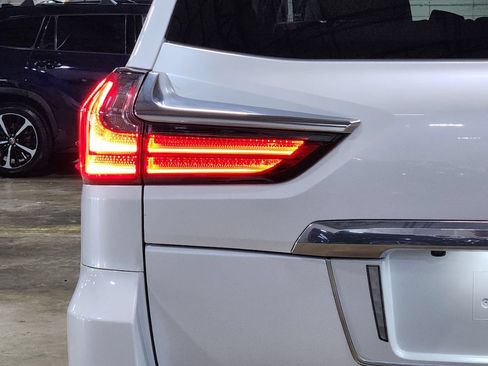 Used 2021 Lexus LX 570 4WD w/ Luxury Package image 20