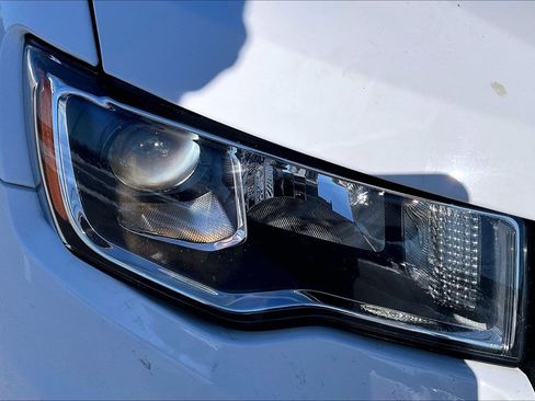 Used 2018 Jeep Grand Cherokee Limited image 34