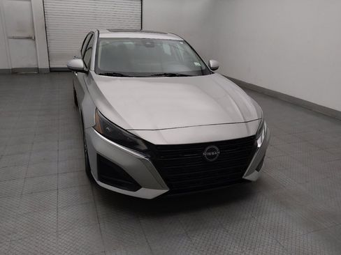 Used 2023 Nissan Altima 2.5 SV w/ SV Premium Package FWD image 14