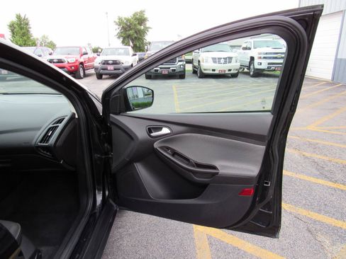 Used 2014 Ford Focus SE FWD image 30