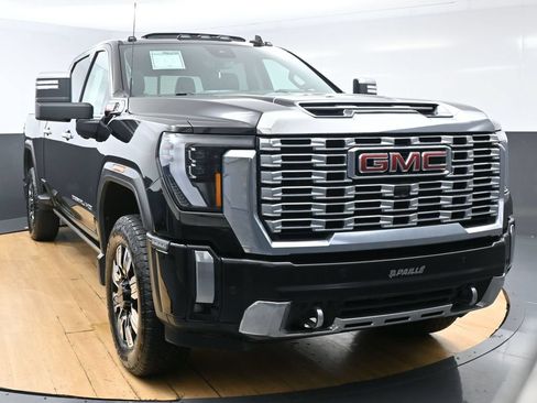 Used 2024 GMC Sierra 2500 Denali w/ Denali Reserve Package AWD/4WD image 4