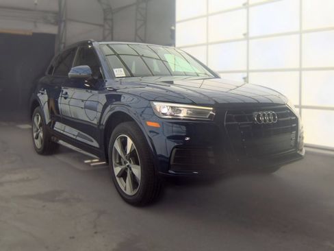 Used 2020 Audi Q5 2.0T Premium w/ Titanium Sport Package AWD/4WD image 3