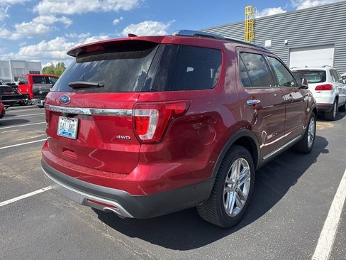 Used 2017 Ford Explorer Limited w/ Equipment Group 301A AWD/4WD image 3