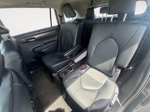 New 2026 Toyota Highlander Limited AWD/4WD image 13