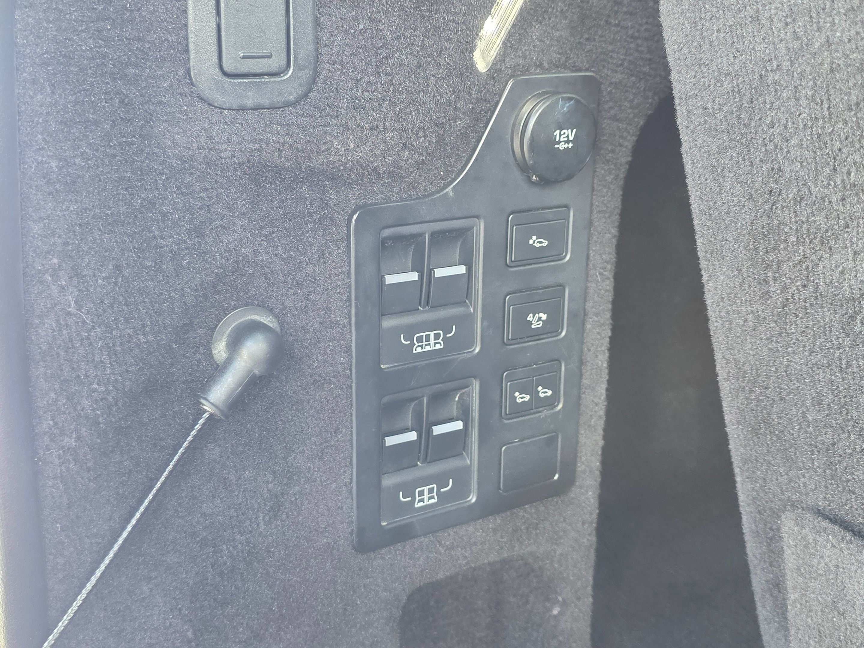 Used 2018 Land Rover Discovery HSE AWD/4WD image 15