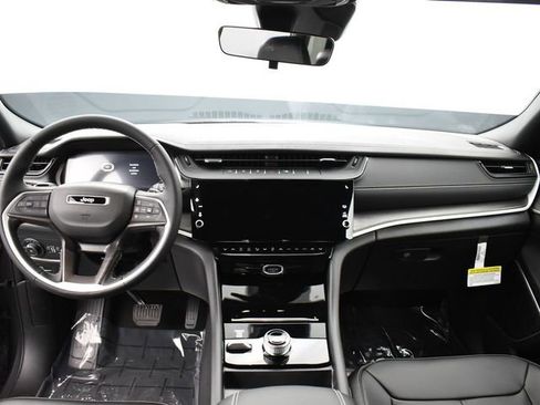 New 2026 Jeep Grand Cherokee L Limited image 9