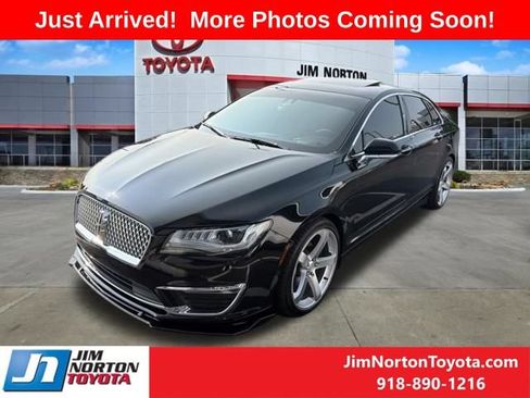 Used 2017 Lincoln MKZ Reserve w/ Technology Package FWD image 2