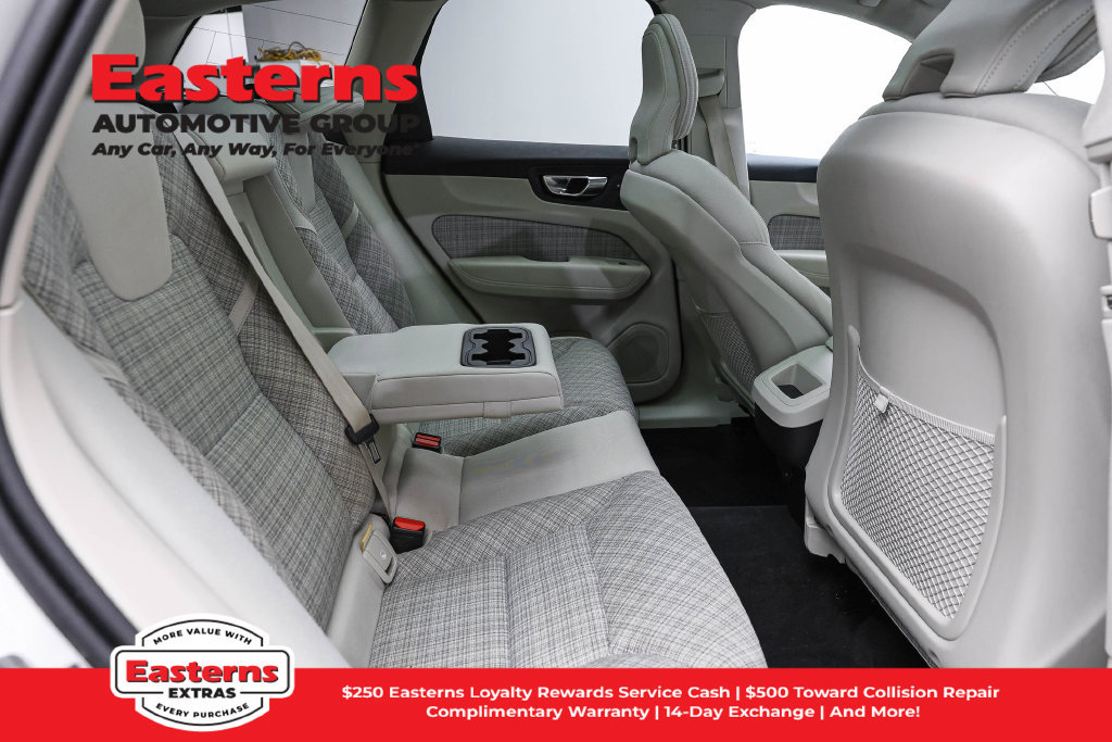 Used 2022 Volvo XC60 B5 Momentum AWD/4WD image 25