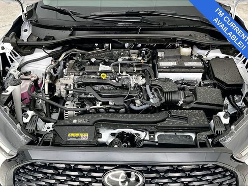 Used 2025 Toyota Corolla Cross L image 12