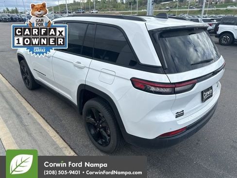 Used 2024 Jeep Grand Cherokee Limited w/ Luxury Tech Group II image 5