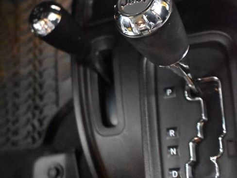 Used 2015 Jeep Wrangler Unlimited Sahara w/ Connectivity Group image 24