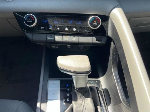 Used 2022 Hyundai Elantra SEL FWD image 14