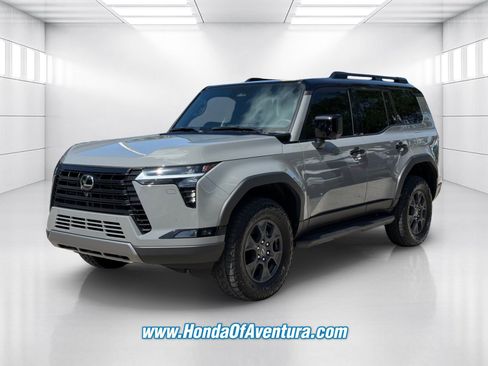 Used 2024 Lexus GX 550 AWD/4WD image 3