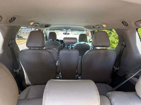 Used 2015 Toyota Sienna LE FWD image 6