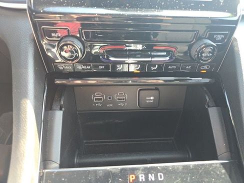 Used 2023 Jeep Grand Cherokee Laredo X AWD/4WD image 19