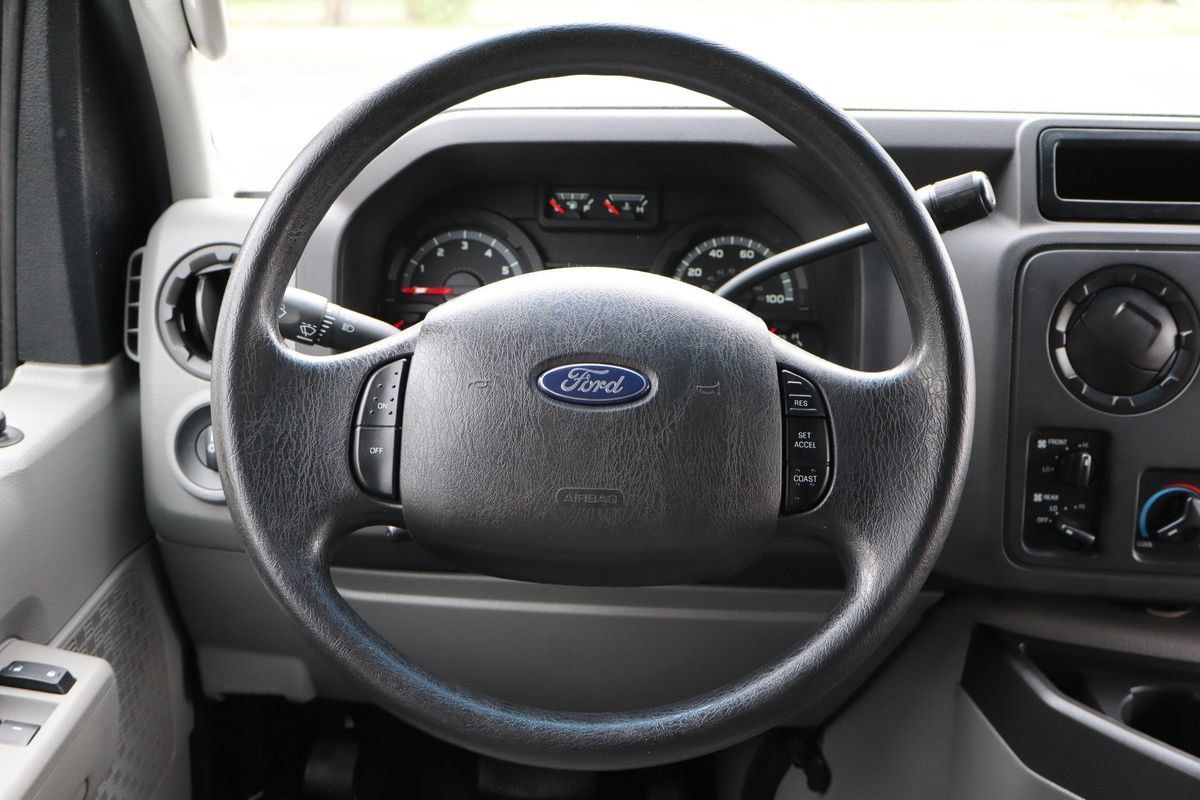 Used 2010 Ford E-350 and Econoline 350 XLT RWD image 18