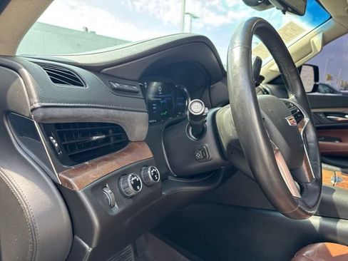 Used 2017 Cadillac Escalade Luxury AWD/4WD image 18