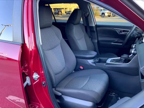 Used 2023 Toyota RAV4 XLE w/ Convenience Package image 9