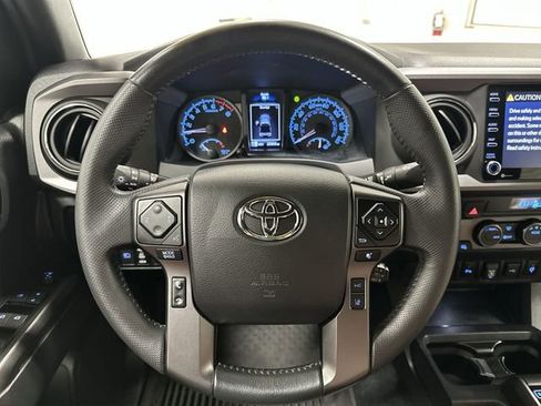 Used 2022 Toyota Tacoma TRD Off-Road w/ Advanced Technology Package AWD/4WD image 13