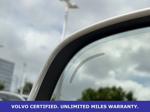 Certified 2025 Volvo XC40 B5 Plus AWD/4WD image 35