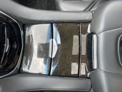 Used 2017 Cadillac Escalade Platinum AWD/4WD image 17