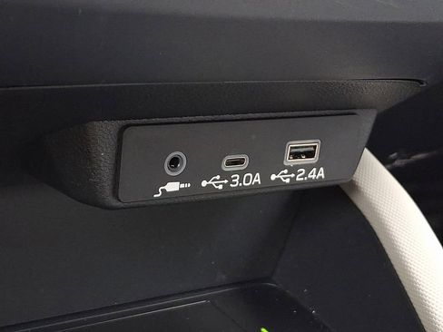 Certified 2025 Subaru Forester Premium image 24