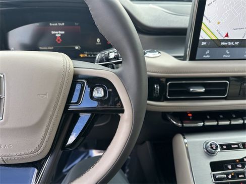 Certified 2023 Lincoln Aviator Standard w/ Premium Package image 28