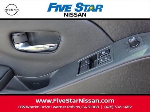 Used 2025 Nissan Frontier SV RWD image 28